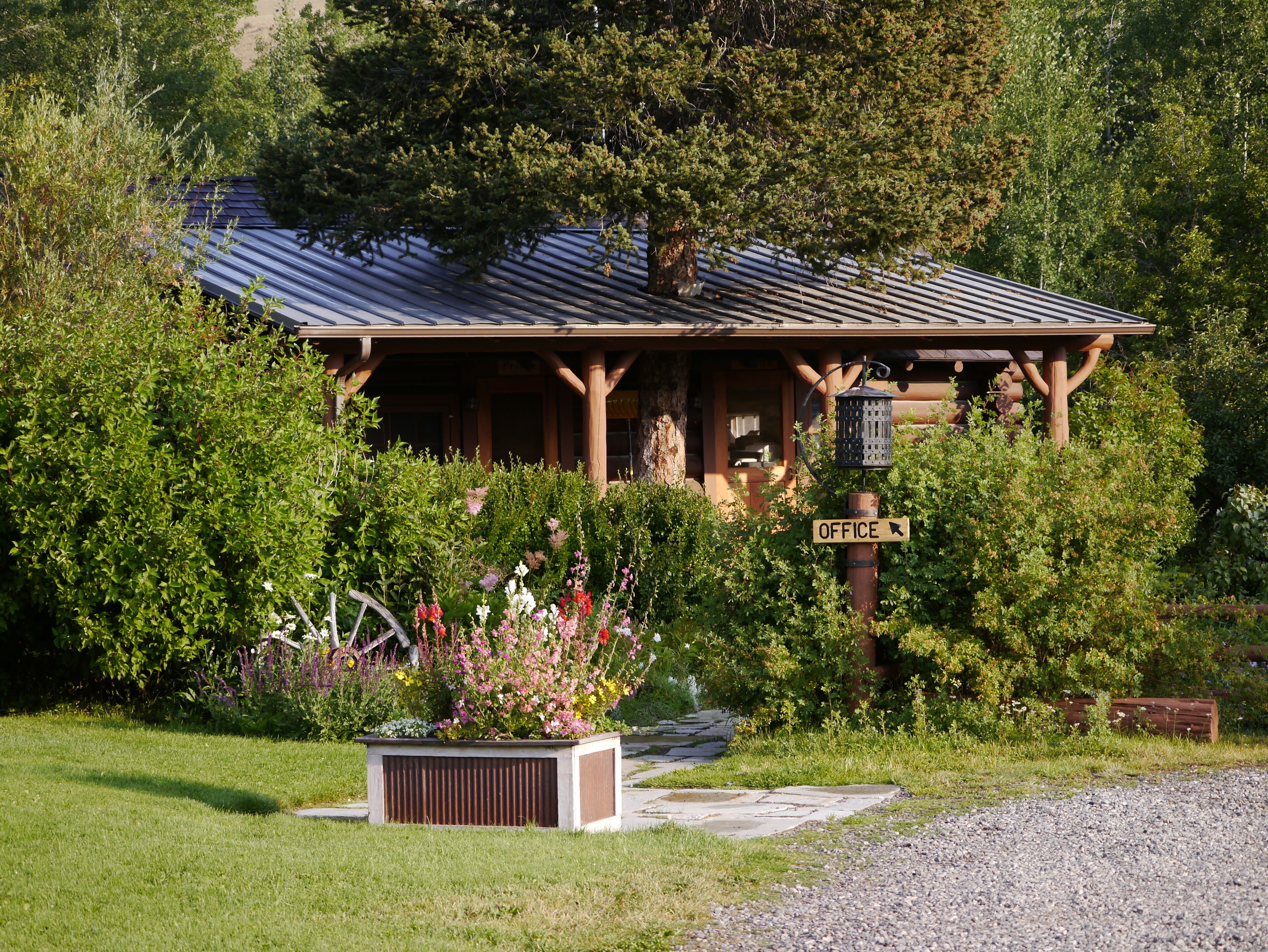 Top 6 Ranches To Stay Near Yellowstone National Park, USA Updated