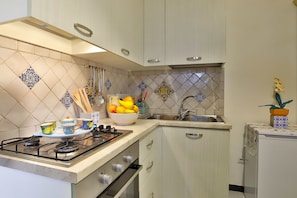 Departamento, 2 habitaciones | Cocina privada | Refrigerador con congelador, horno y parrilla de estufa 