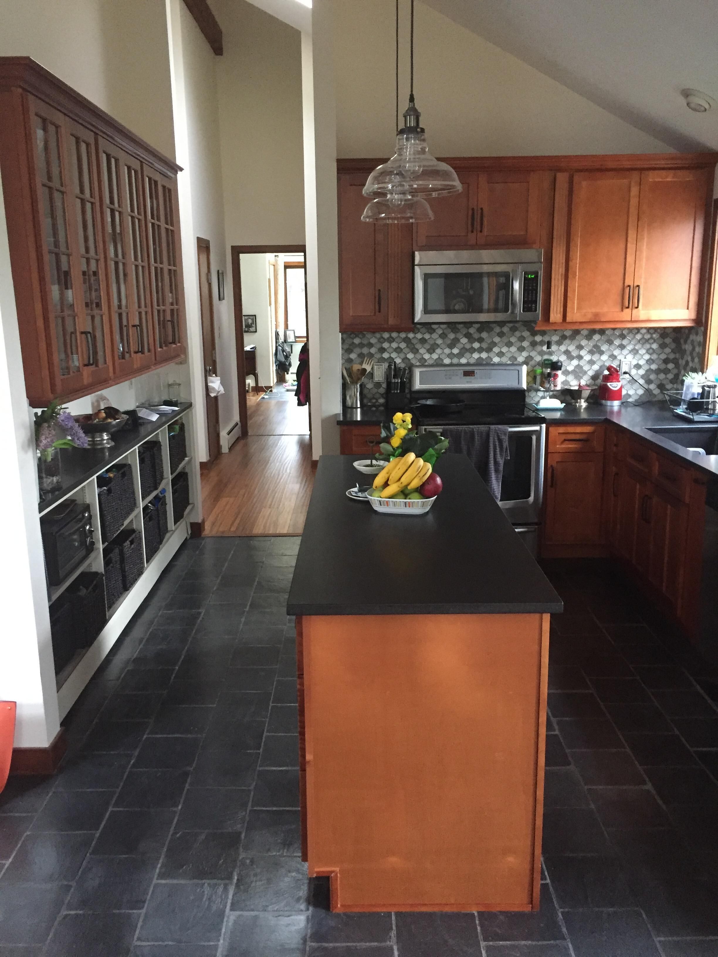 Beautiful midcentury modern, blocks from beach, hot tub, sleeps 10!