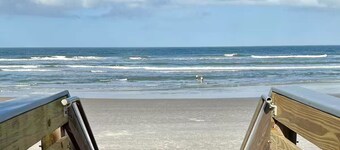 Sea Woods Villa - 3 pools - steps to the Beach