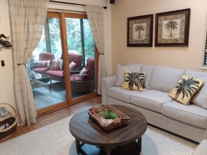 Smart TV, reproductor de DVD, libros y videoteca 