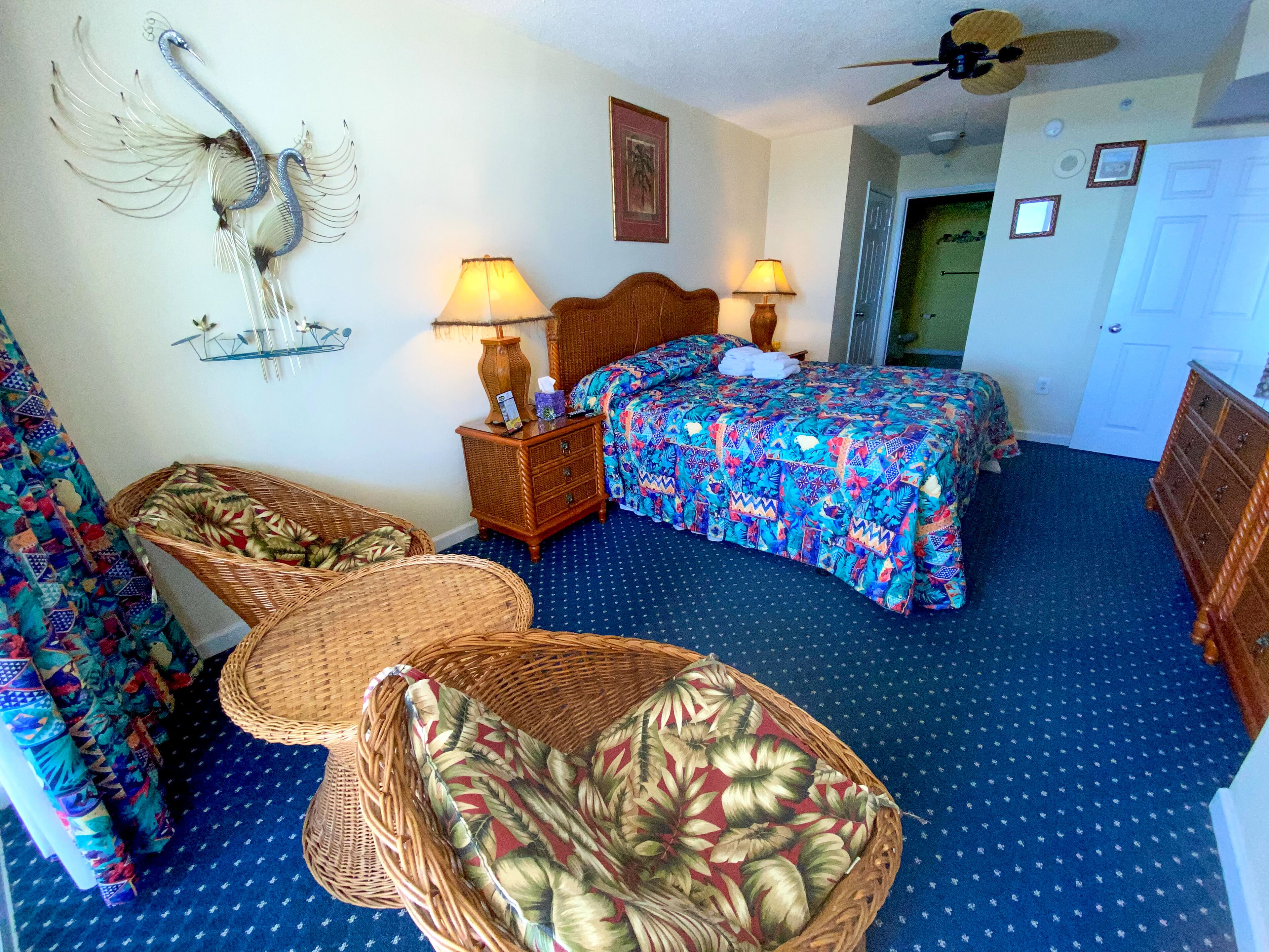 Beautiful 2 Bedroom 2 Bath Oceanfront Condo Great Views Lots of amenities!