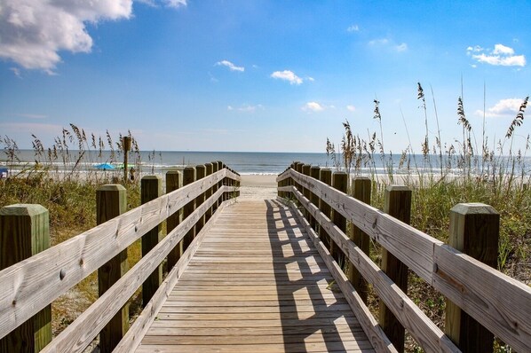 On the beach - 15% off 3-7 thru Dec. 2 bedroom 2 bath oceanfront condo. 3 night min. (North Myrtle Beach)