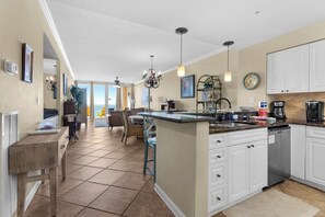 Fridge, microwave, oven, stovetop - Awesome Tranquility | 🌊 Gulf-Front-Seasonal Beach Service-Pool-Hot Tub 🏖️ (Navarre)