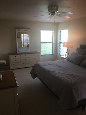 2 slaapkamers, een strijkplank/strijkijzer, wifi, beddengoed