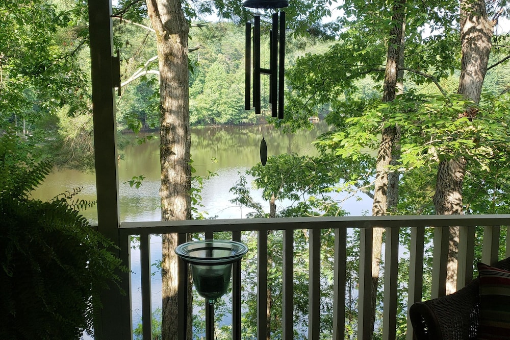 Hidden Valley Lake Retreat near Helen