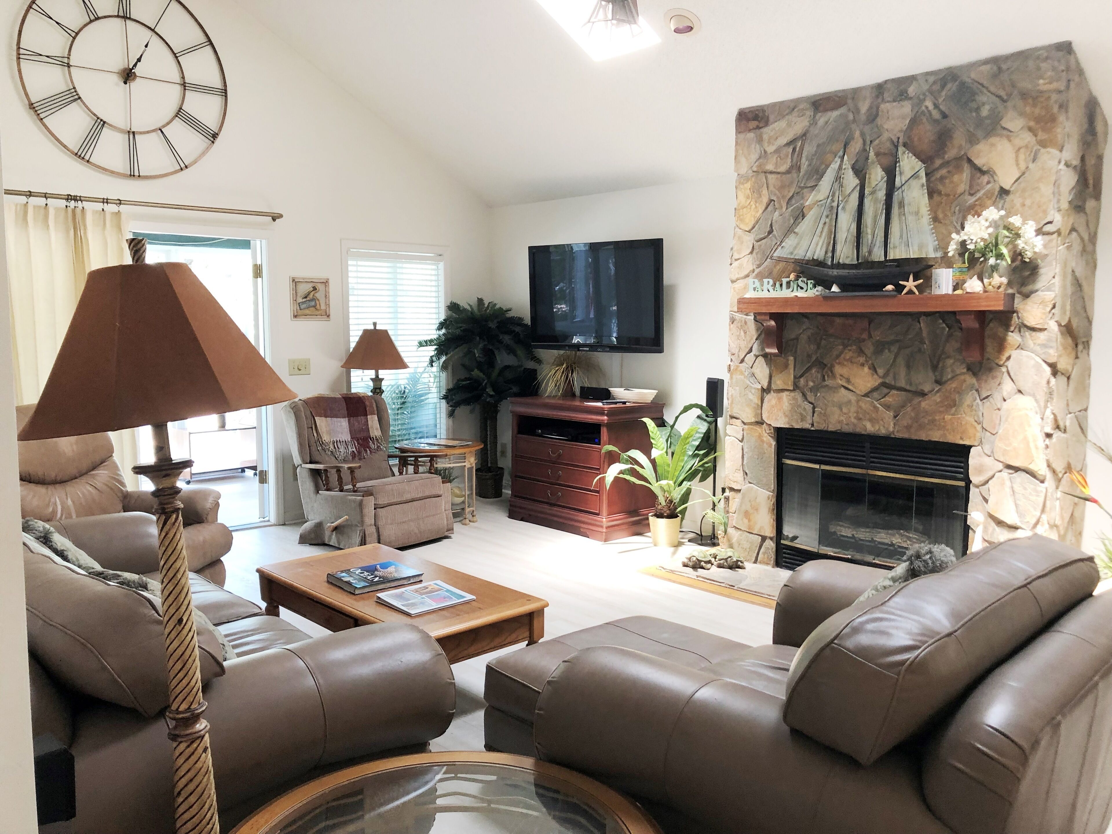 Exceptional location!!!! Short walk to beach, Oak Island Pier and restaurants!