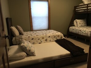4 bedrooms, WiFi, bed sheets