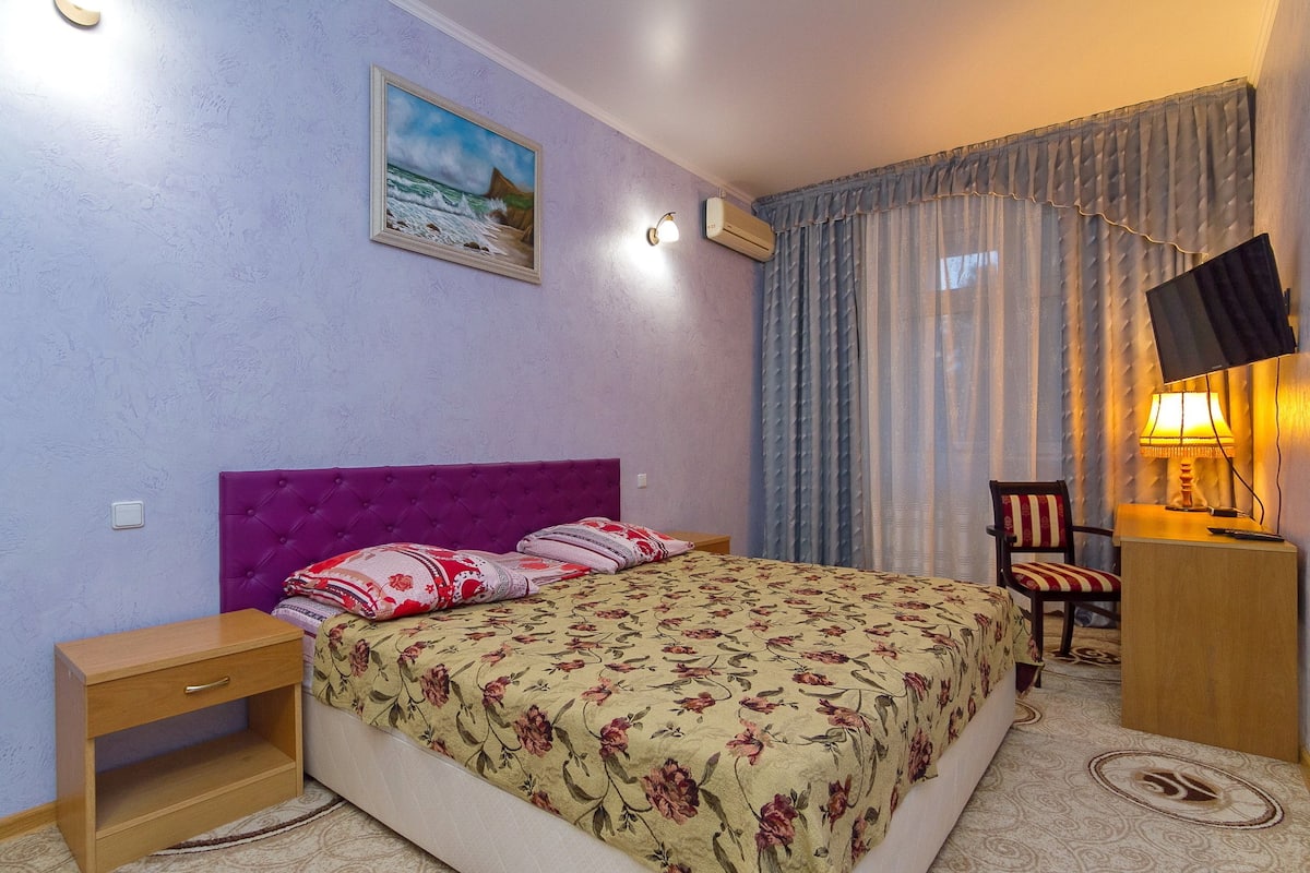 2 Schlafzimmer, Schreibtisch, schallisolierte Zimmer, Bettwäsche