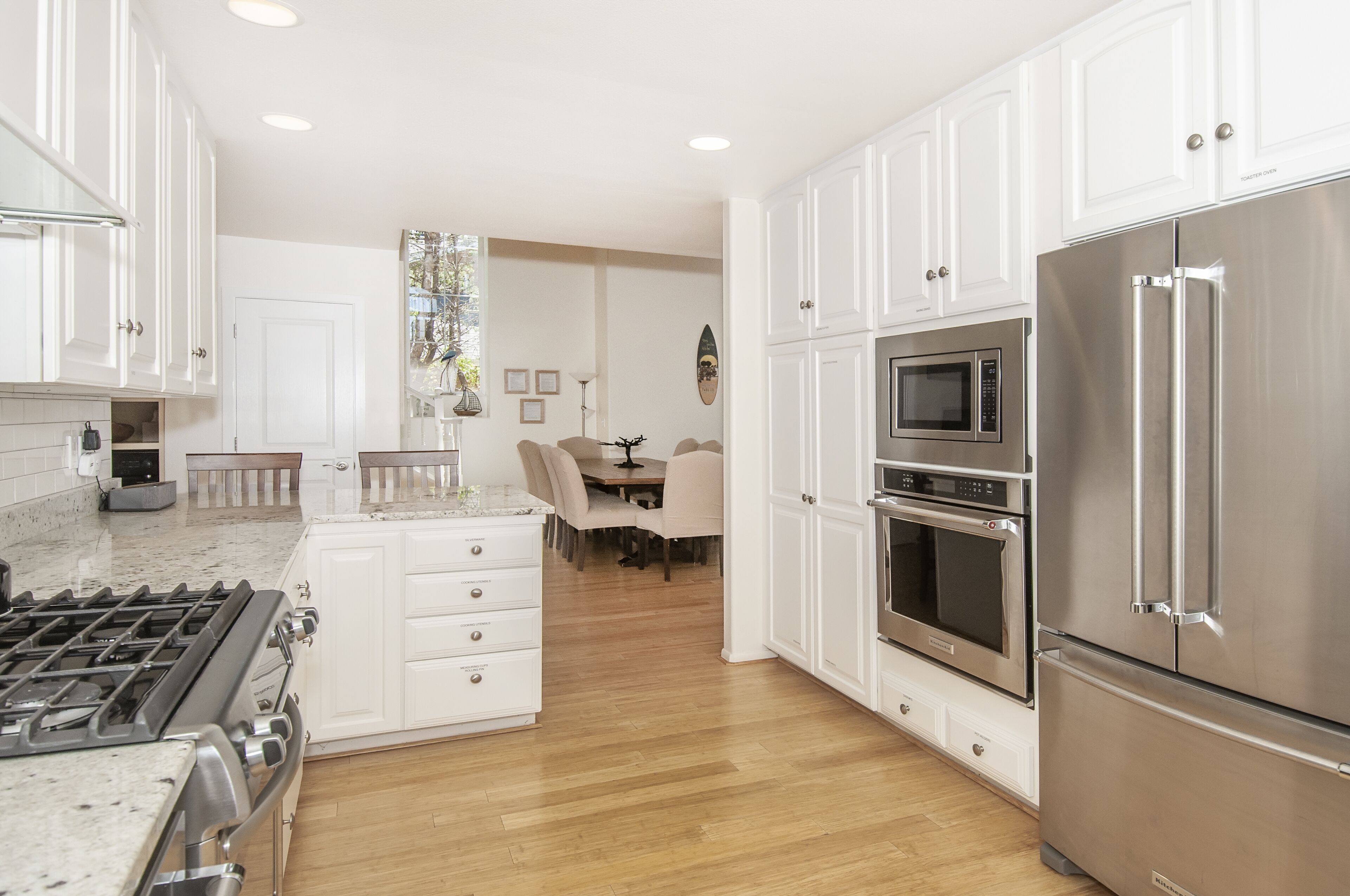 Direct Ocean Front REMODELED 6 bedroom, 4 bathroom. Hot tub , Views,