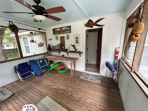 Ainutlaatuinen asunto Built muistuttamaan CA 1900 Coastal Cottage