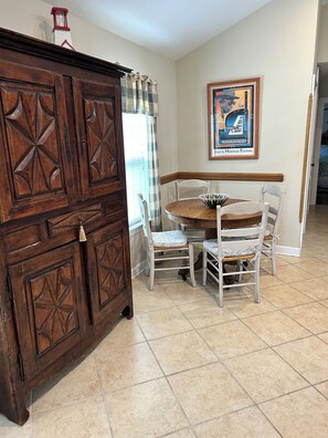 Dining - Unique Property Built To Resemble A CA 1900 Coastal Cottage (bay st louis)