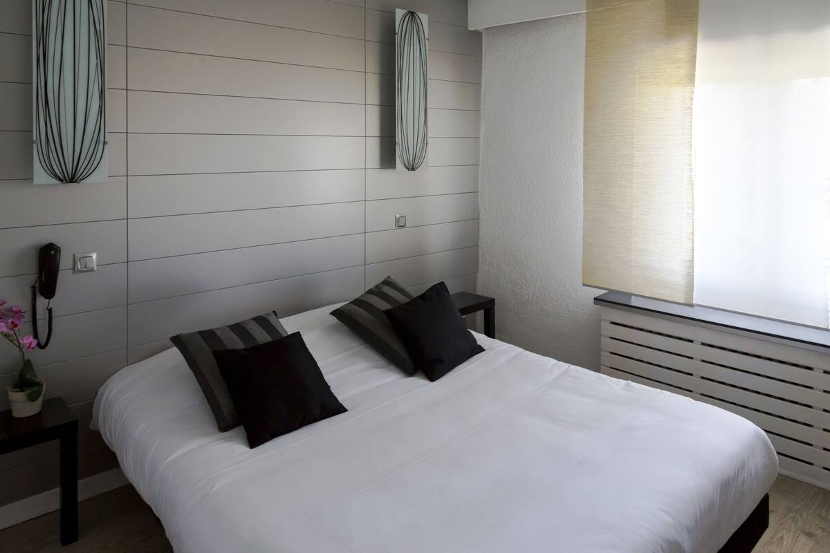 Chambre Classique (Double) | Coffres-forts dans les chambres, bureau, rideaux occultants