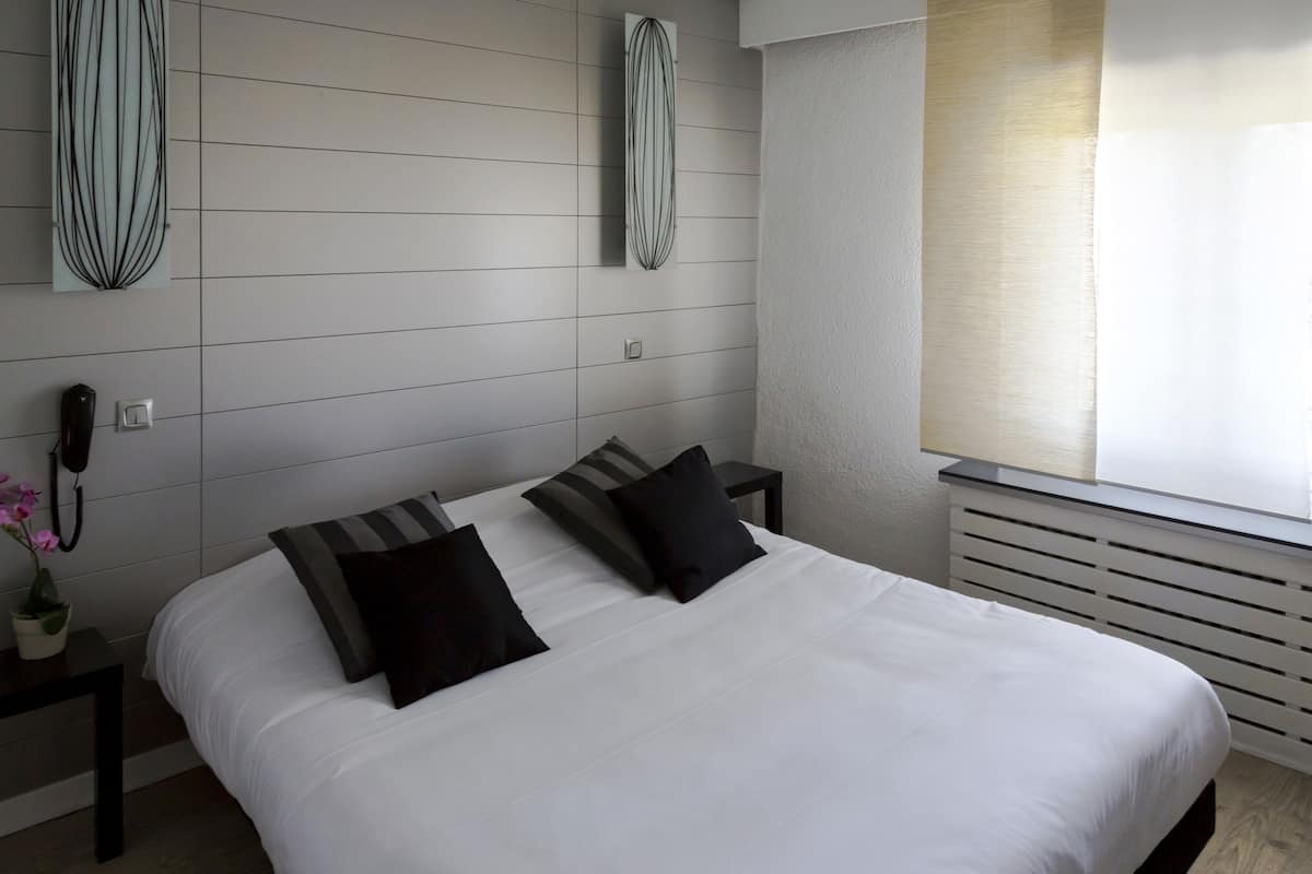 Classic Room (Double) | In-room safe, individually decorated, individually furnished, desk