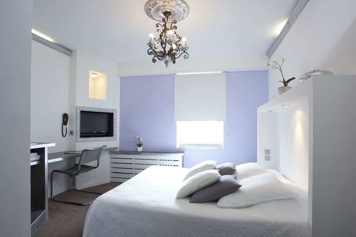 Comfort Room | In-room safe, individually decorated, individually furnished, desk