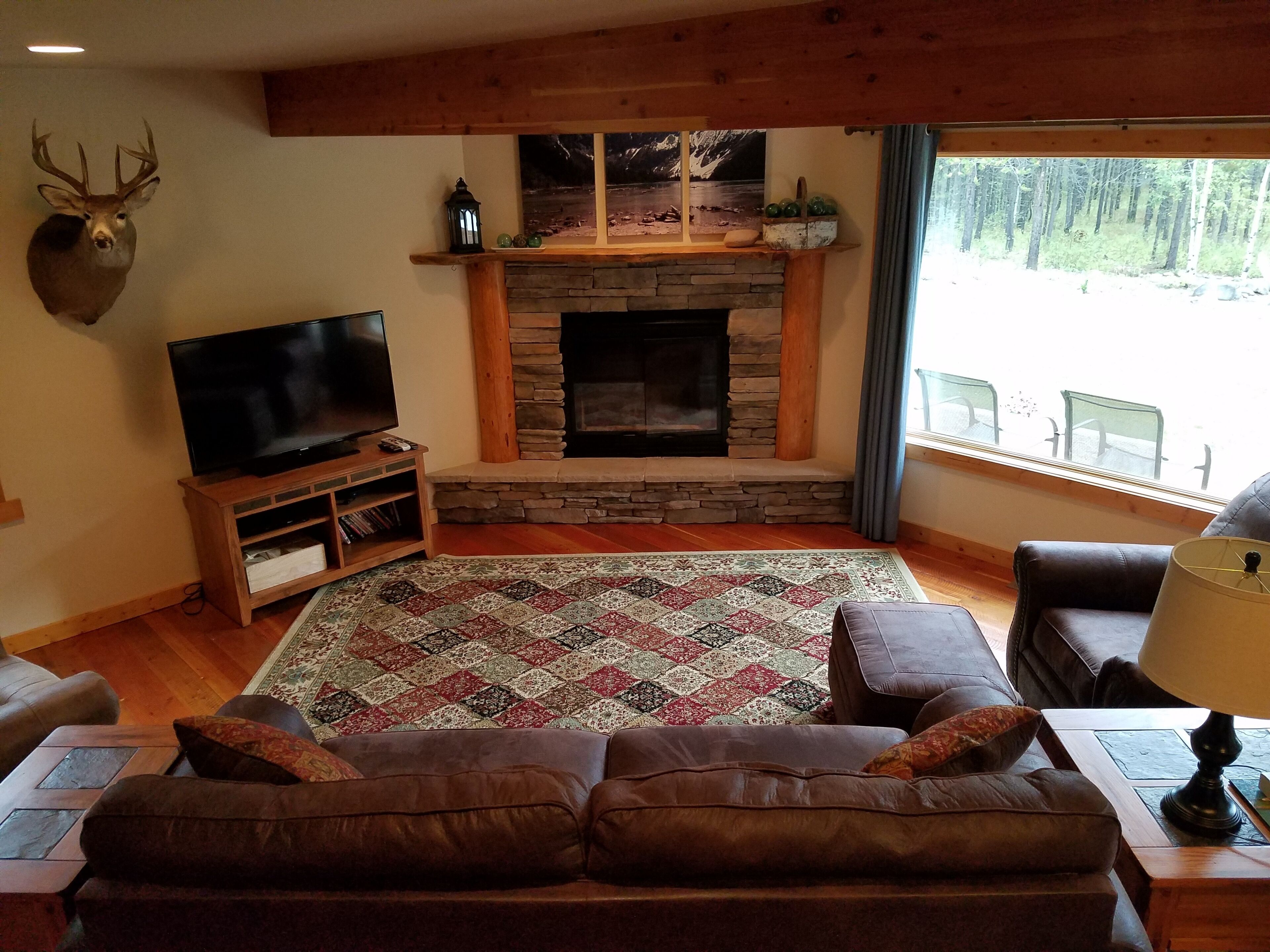 Family Home just 7 Miles From Glacier National Park