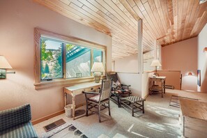 Casa de ciudad, 3 habitaciones | Área de sala de estar | Televisión de pantalla plana