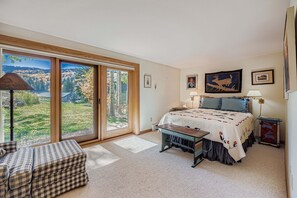 Casa de ciudad, 3 habitaciones | 3 habitaciones, escritorio y espacio para trabajar con laptop 