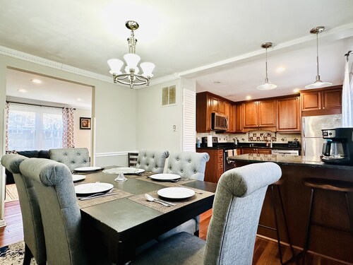 4-bedroom vacation home just 9 minutes drive to Tysons Corner Center