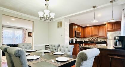 4-bedroom vacation home just 9 minutes drive to Tysons Corner Center