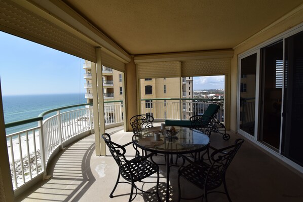 Outdoor dining - Beach Colony Resort 3 Bedroom 3 Bath Beachfront Condo on Perdido Key, Florida (Pensacola)