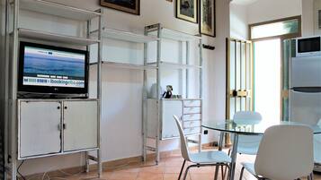 Apartment, 1 Schlafzimmer | Wohnbereich | Flachbildfernseher