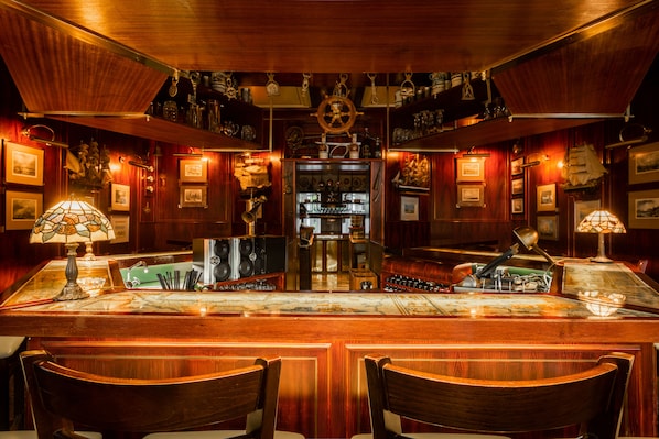 Sports bar