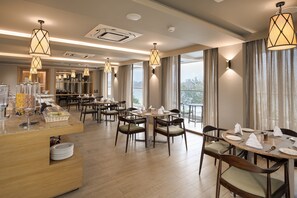 Cafe - Modi Yoga Retreat (Rishikesh)