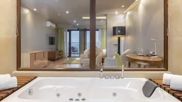 Shower, rainfall showerhead, free toiletries, hair dryer