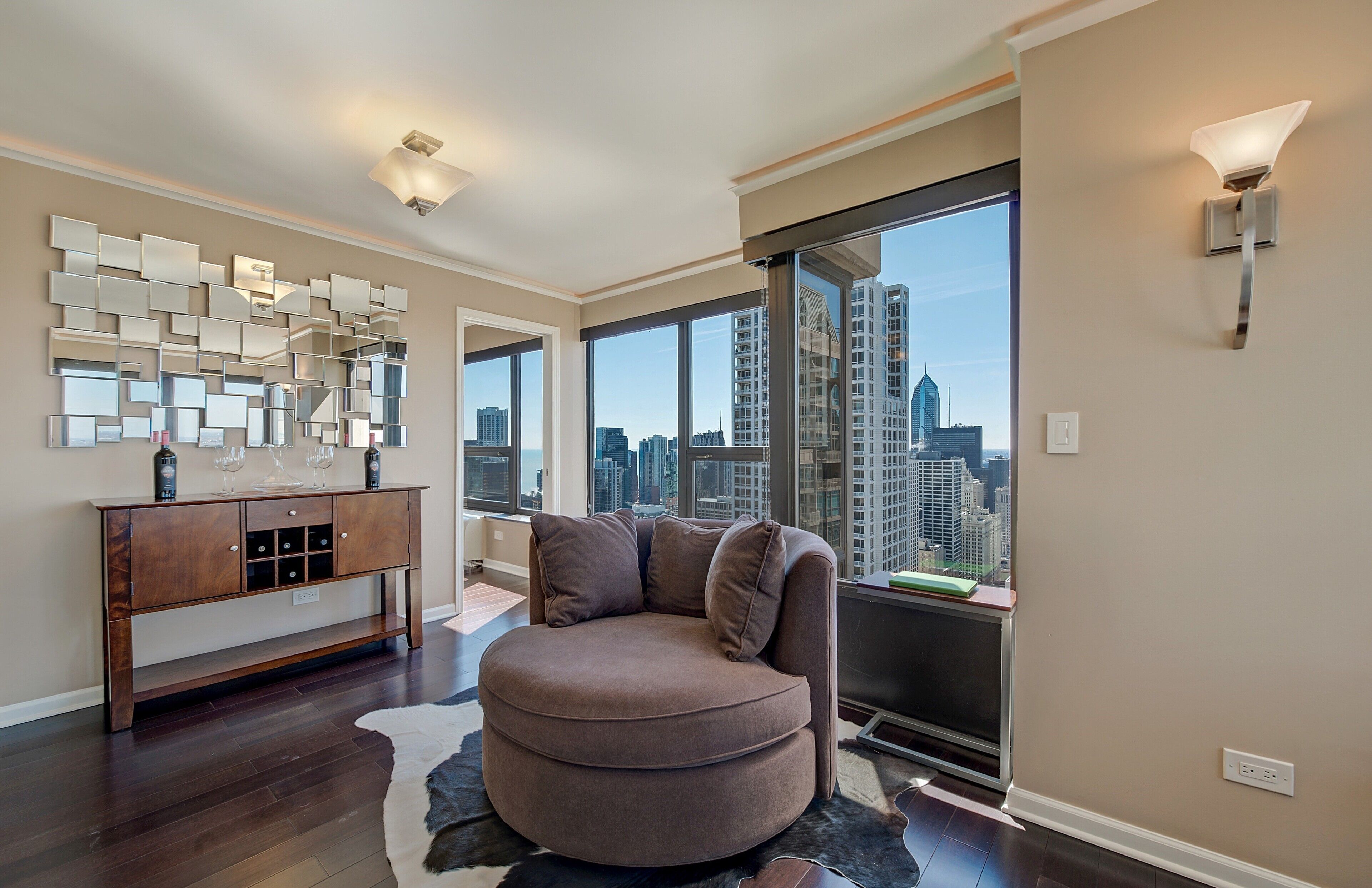 Smart TV, fireplace, stereo