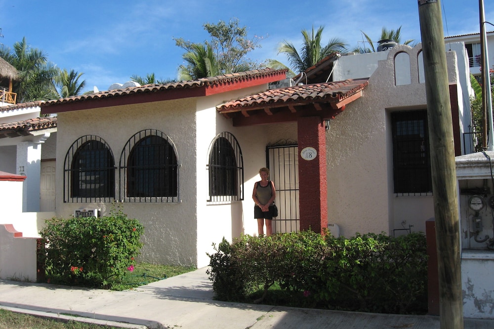 Beautiful Casa Flamingos Feliz-Close to Beach-Discount Rates!