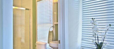 bathroom 4