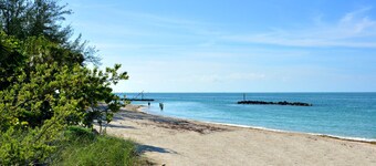 Heavenly Hideout at Rainbows End Key West - Steps from Duval w Private Pool