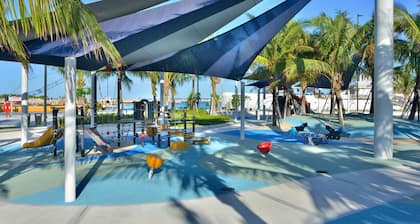 Heavenly Hideout at Rainbows End Key West - Steps from Duval w Private Pool