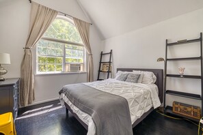5 bedrooms, desk, iron/ironing board, free WiFi