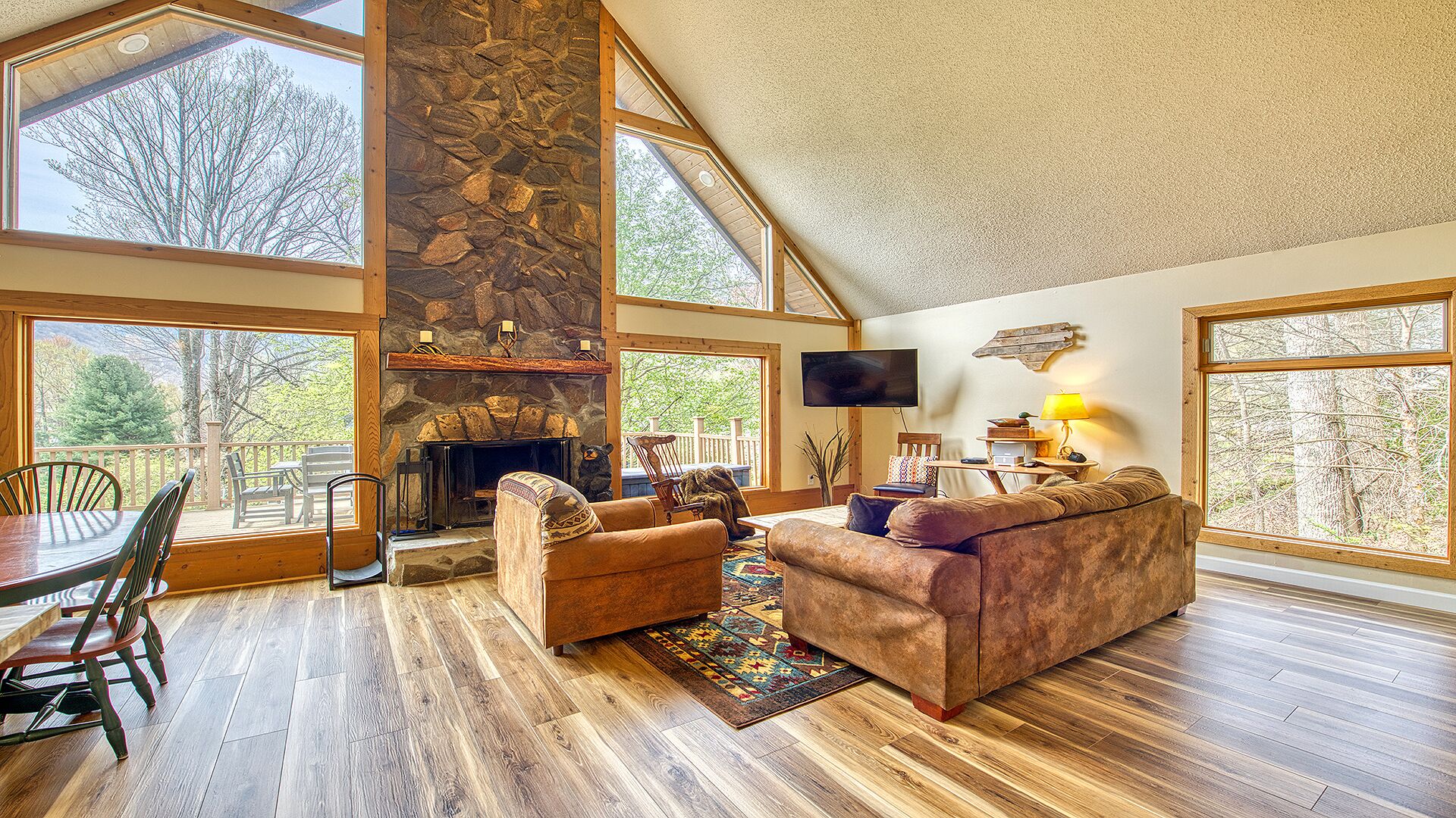 Smart-TV, Kamin, Videospiele, DVD-Player