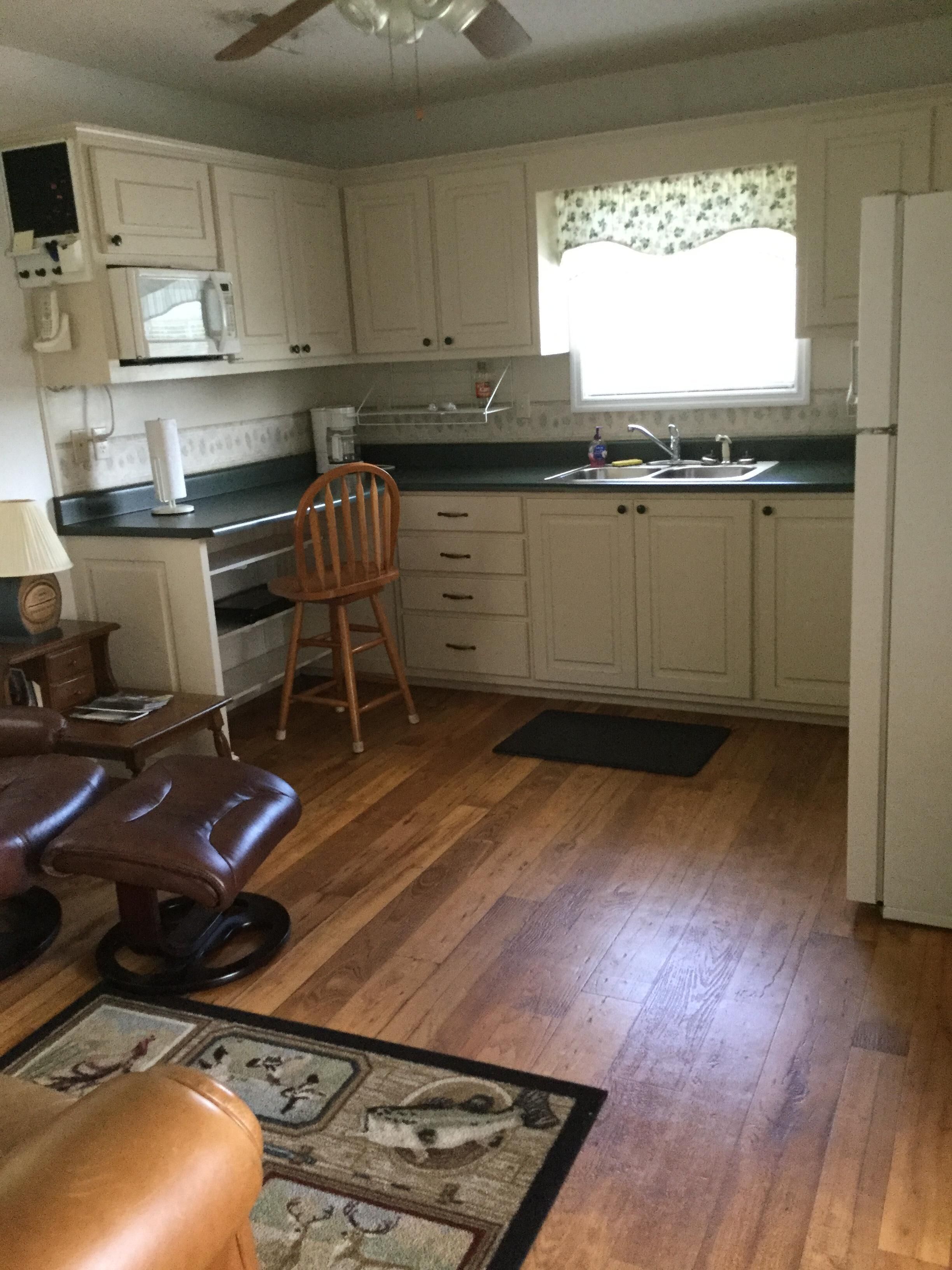 Cozy fishing cabin by the lake! “Come catch some memories “