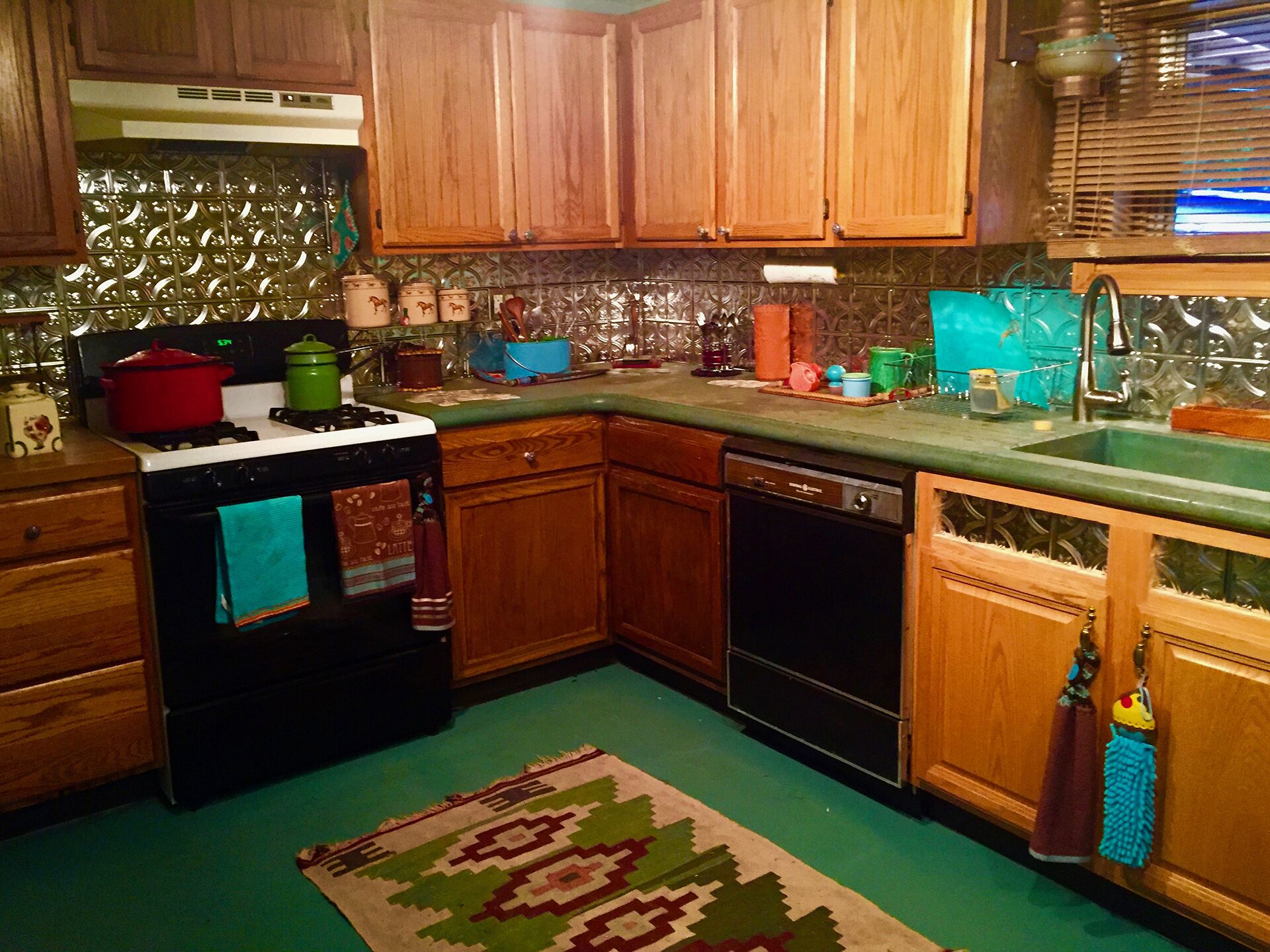 Private Studio Apartment in  Historic Farmhouse at the foot of Pikes Peak