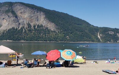4 Bedroom Home in the Shuswap,  Close to Canoe Beach!