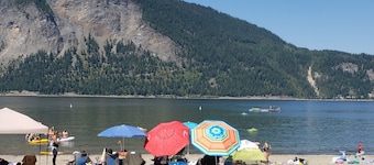 4 sovrum hem i Shuswap, Nära Canoe Beach!