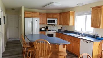 Refrigerador, microondas, horno, placa de cocina