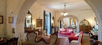 Charming old stone villa early 1600's. Breathtaking view, Pool, AC, Maid service