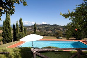 Outdoor pool - Charming old stone villa early 1600's. Breathtaking view, Pool, AC, Maid service (Pian di San Martino -Todi (Perugia))