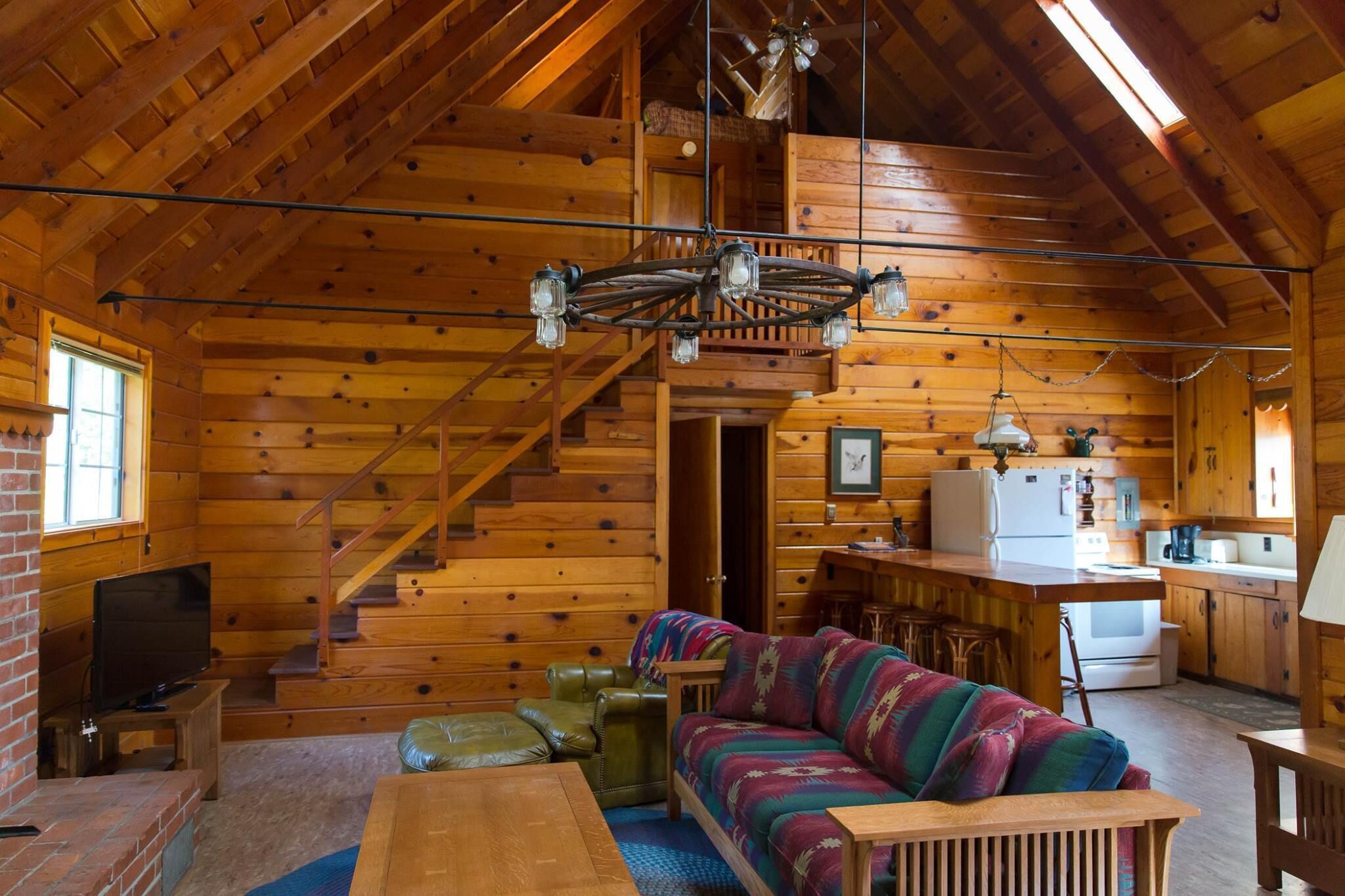Cozy Knotty Pine Cabin With View of Bass Lake