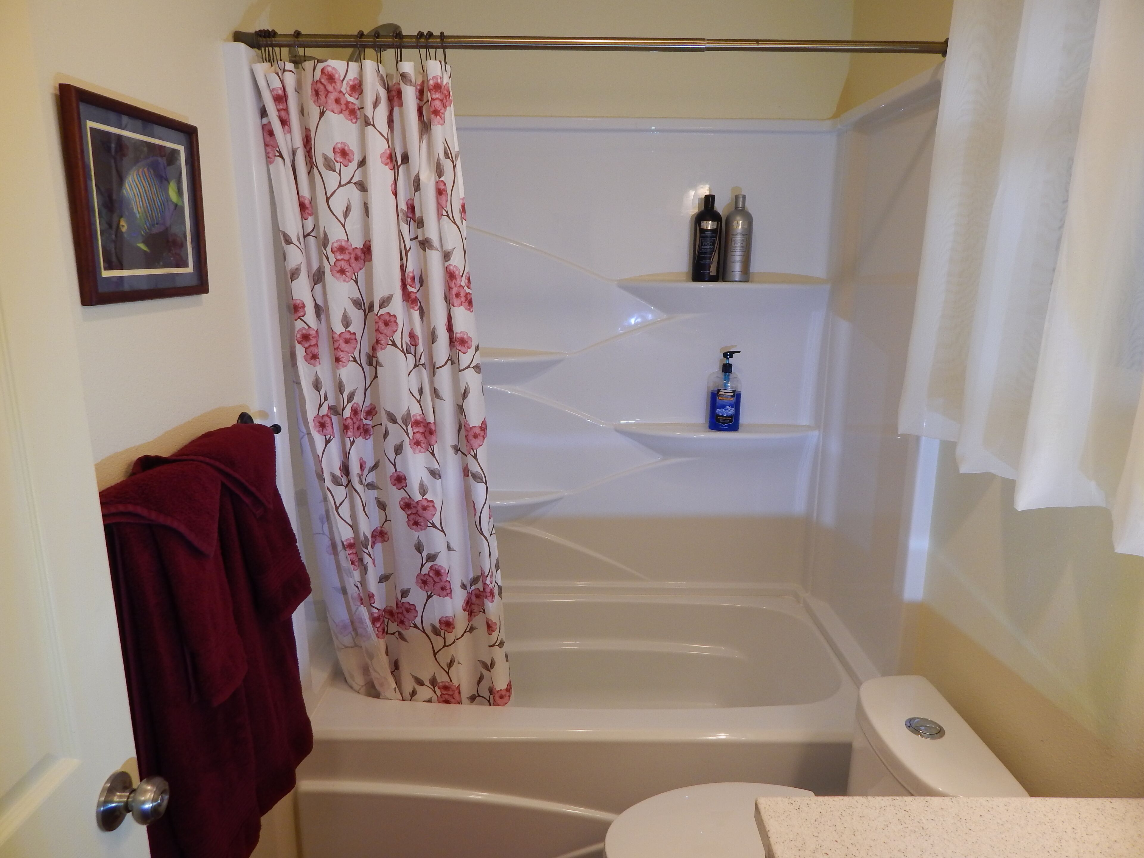 Jade Oasis/ Nene room with hot tub 2.5 miles to the Volcanoes Park