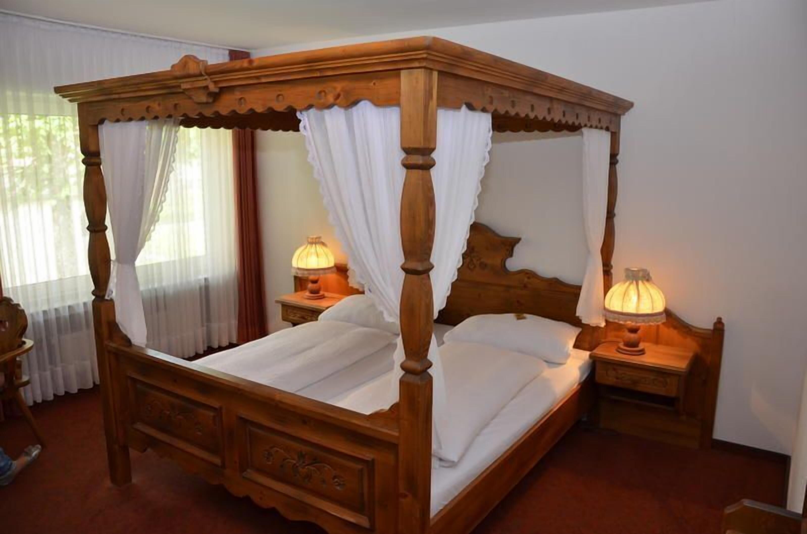 Hypo-allergenic bedding, in-room safe, desk, iron/ironing board
