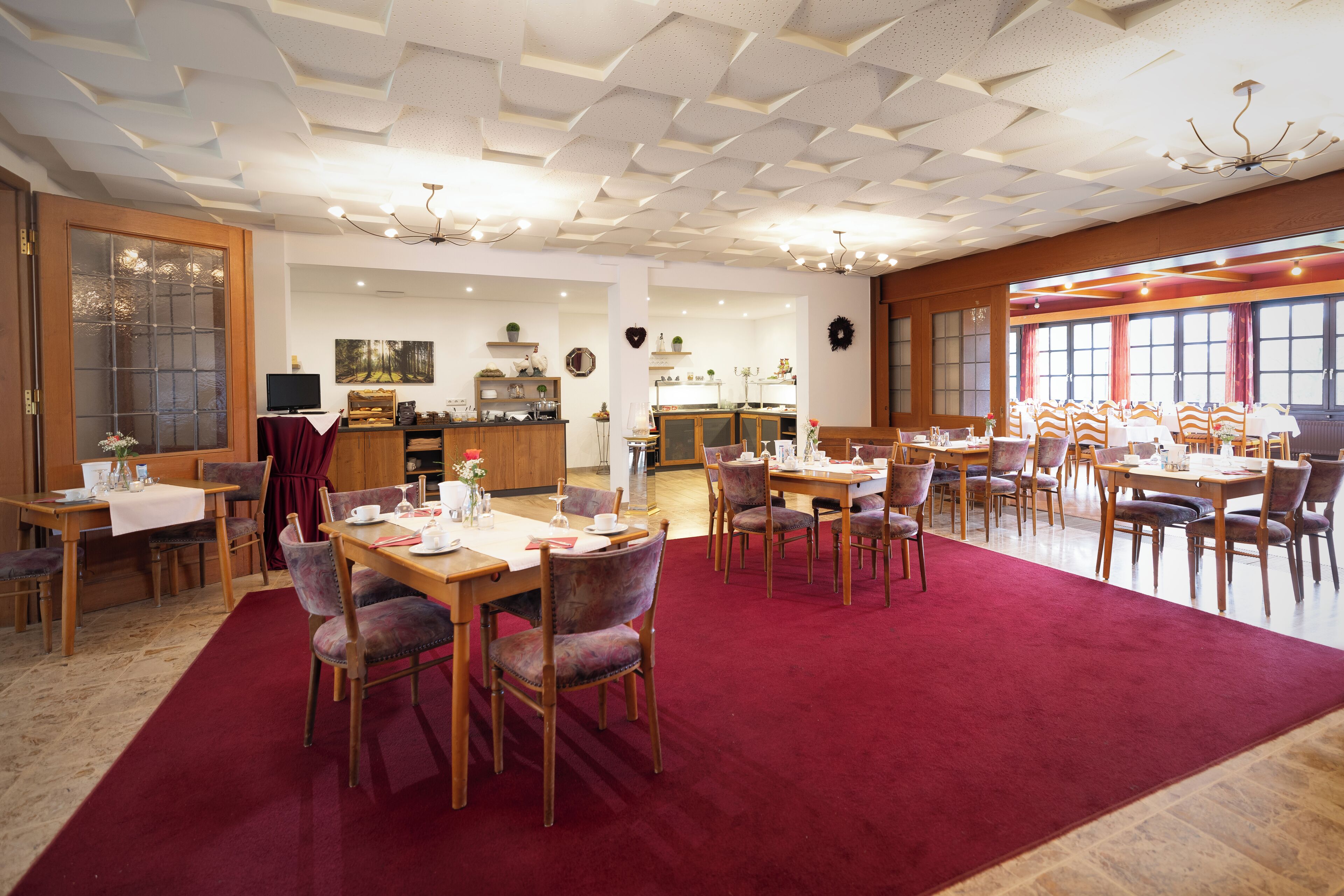 بوفيه فطور في أيام الأسبوع بتكلفة قدرها (8.00 EUR للشخص)