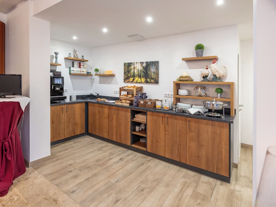 Buffet breakfast on weekdays (EUR 8.00 per person)