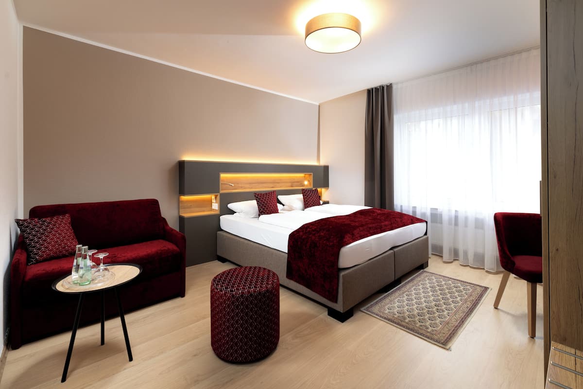 Triple Room, 1 Queen Bed with Sofa bed, Non Smoking | Hypo-allergenic bedding available, in-room safe, desk