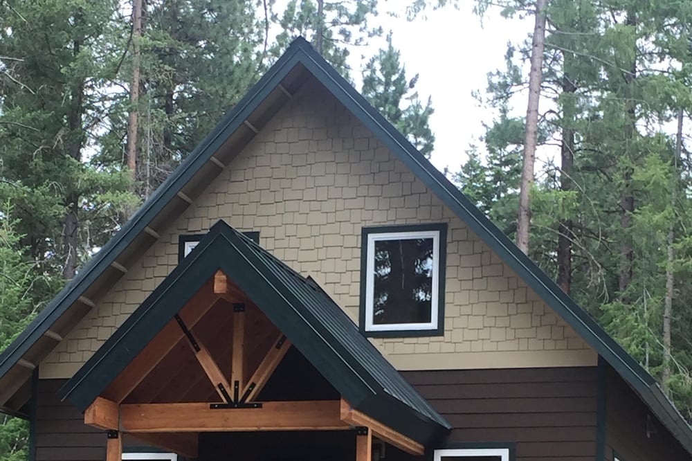 Charming Chalet in Plain with Private Hot Tub, WiFi and Game Cupboard